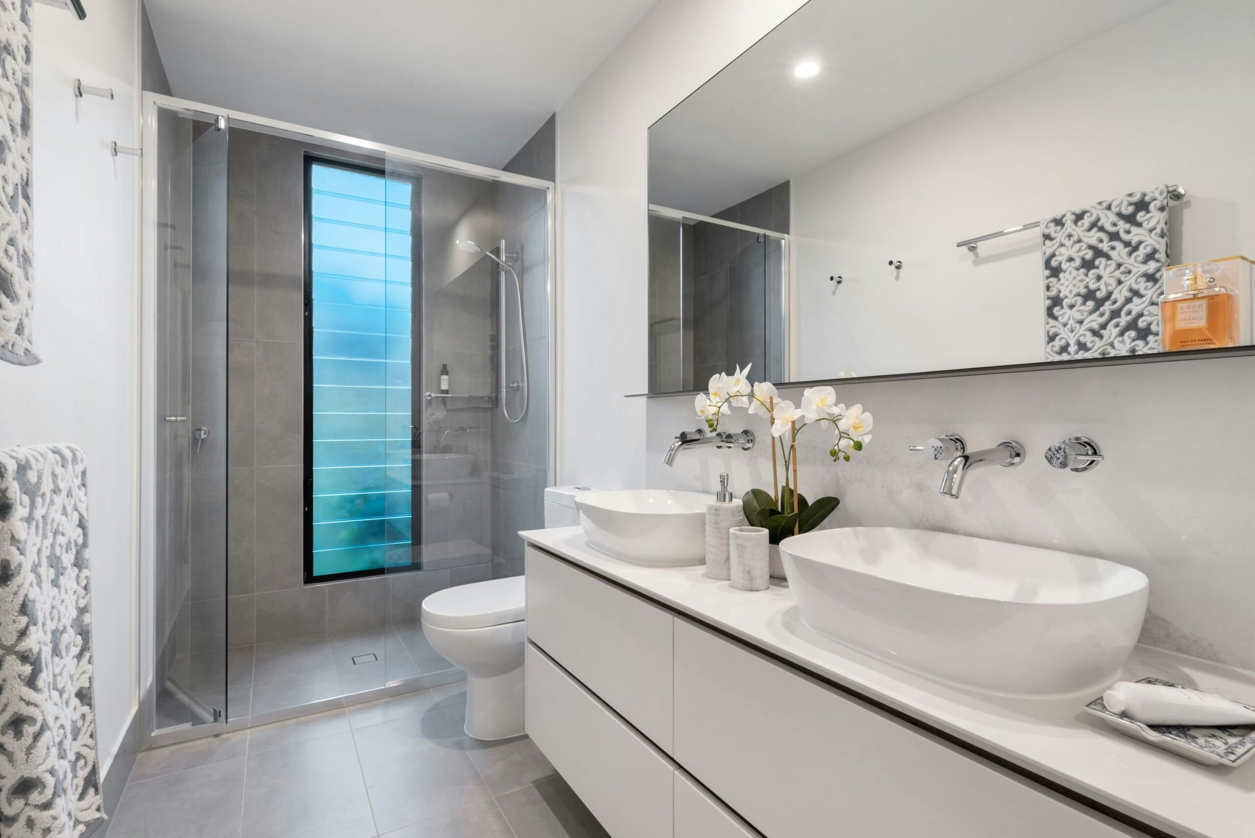 bathroom after a deep cleaning service, pristine and clean