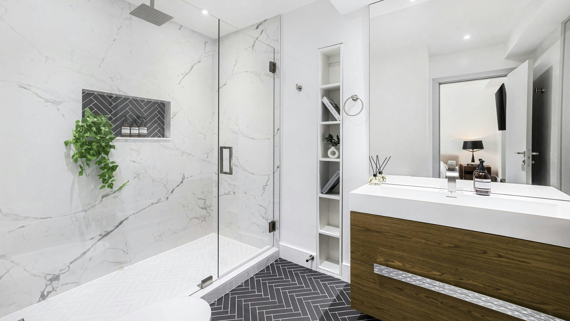 Bathroom, pristine and cleaned